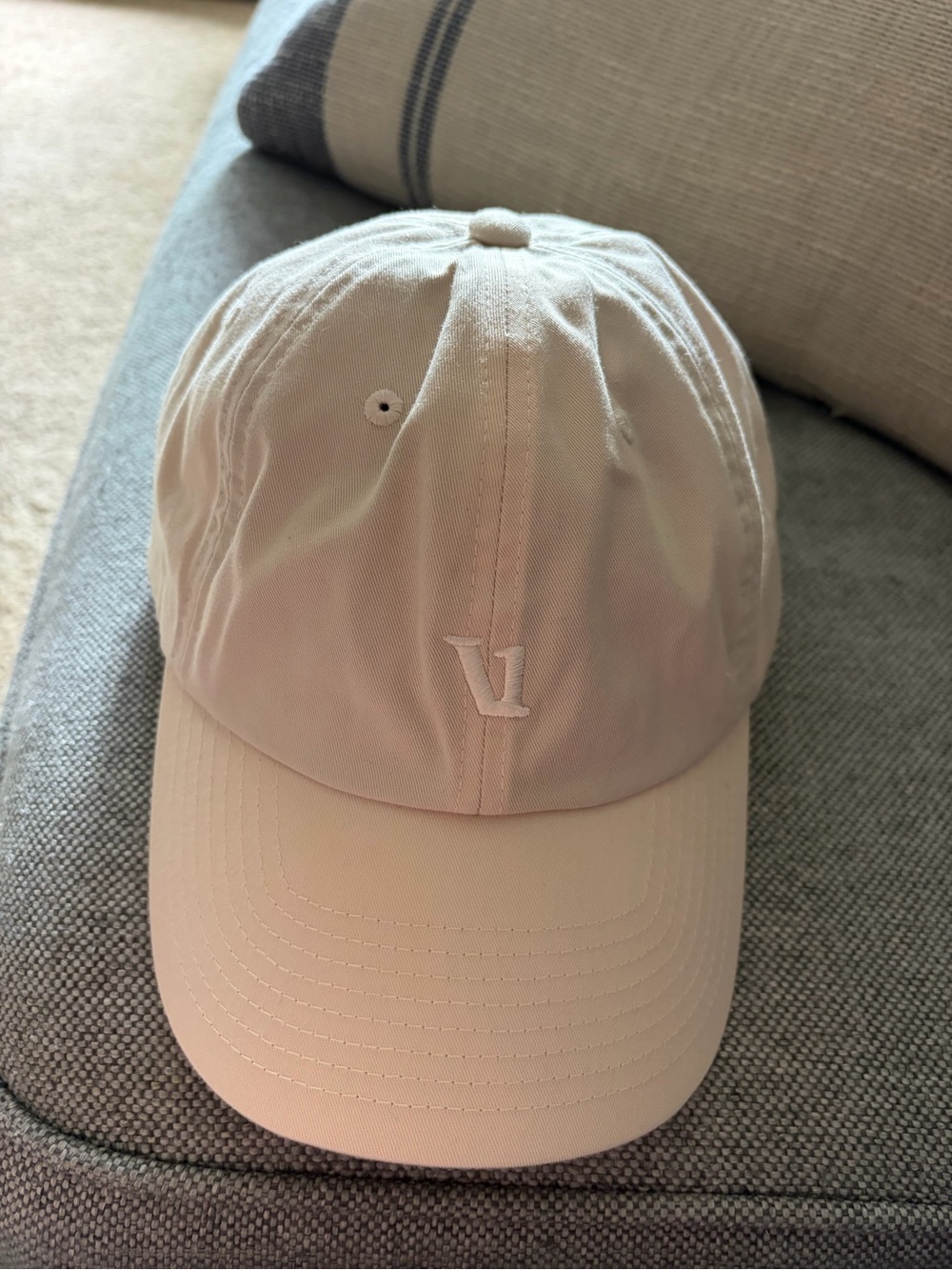 Vuori, adjustable, light cream dad hat